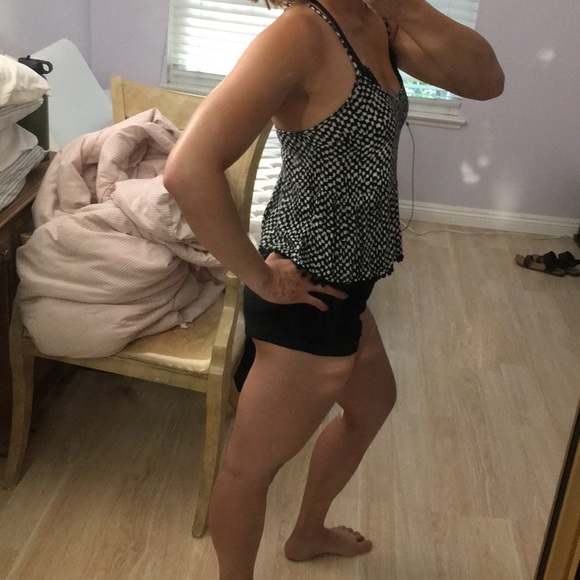 Black and White Crossed Back Tank - Picture 2 of 6